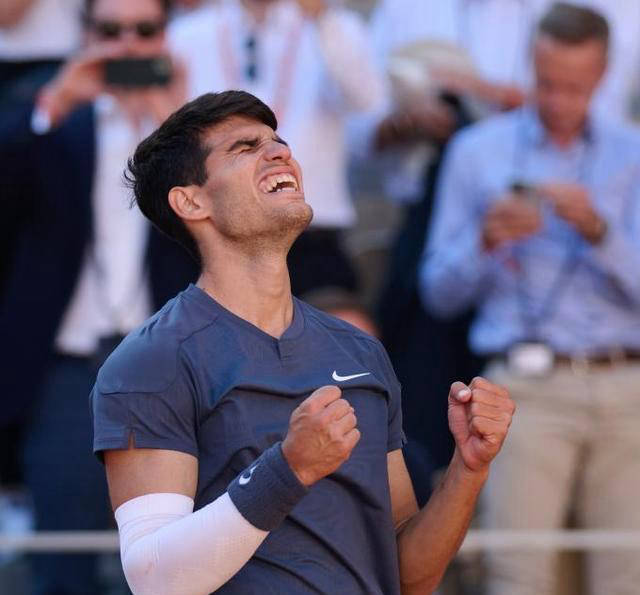 开云体育app-德约科维奇连续十场比赛得分超过重返赛场，勇士不断突破！观众掌声雷动的简单介绍