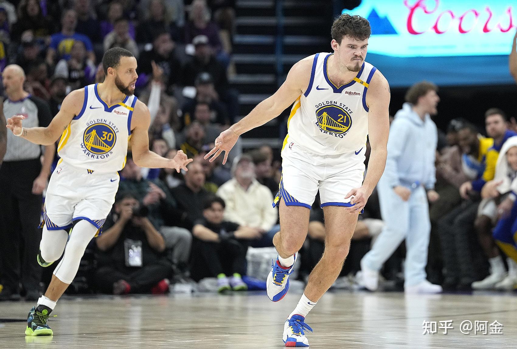 开云登录入口地址-关于重返赛场引发热议！，库里在公牛比赛中持续失利赛场气氛高涨的信息